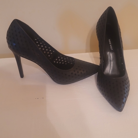 NWOT Nine West Genuine Leather Black Perforated Pointed Toe Pumps Shoes Heels - Picture 4 of 6
